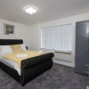 Отель Live in Leeds Greenhill Bungalows, фото 5