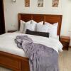 Отель Karim house, 2 bedroom apartment with king beds, balcony view and workspace in Kilimani Nairobi, фото 17