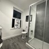 Отель 6 Bedroom 5 Shower rm House in Central Nottingham, фото 24