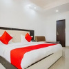 Отель Oyo Flagship 42035 Hotel Raj Ganga, фото 1