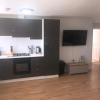 Отель Large Ground Floor Pet Friendly 2 Bedroom Apartment with FREE Parking, фото 2