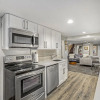 Отель Garden Apartment in a Stately Capitol Hill Victorian House, фото 3