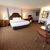 Отель Crown Choice Inn & Suites Lakeview & Waterpark, фото 34