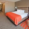 Отель Holiday Inn Express and Suites Columbus Edinburgh, an IHG Hotel, фото 7