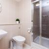 Отель 2 Bedroom 2 Bathroom Apartment in Central Milton Keynes with Free Parking and Smart TV - Contractors, фото 20