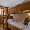 Отель Chalet Capricorne -impeccable Ski in out Chalet With Sauna and Views, фото 3