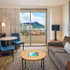Отель Embassy Suites Waikiki Beach Walk, фото 10