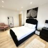 Отель Charming 3-bed Home Minutes From City Centre, фото 4
