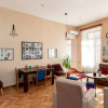 Отель Wehost Cozy and colorful apartment with balcony, фото 6
