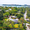 Отель Siesta Key bungalow walking distance to beach ! name: Siesta Side A, фото 11