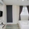 Отель Warm And Cozy Studio Bintaro Icon Apartment, фото 1