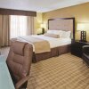 Отель La Quinta Inn & Suites by Wyndham Hot Springs, фото 16