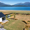 Отель Lake House - Te Anau Holiday Home, фото 10