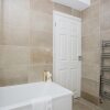 Отель 2 Bedroom Flat in West London, фото 8