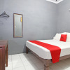 Отель RedDoorz near Terminal Condong Catur, фото 3