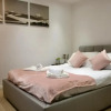Отель Convenient 3 Bedroom Home Fast Wi-Fi Free Parking, фото 2