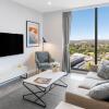 Отель Meriton Suites Canberra в Канберре