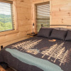 Отель Copper Fox 3 Bedroom Cabin, фото 7