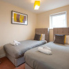 Отель BEST PRICE! Superb city centre apartment, 2 Superkings or 4 singles Smart TV & Sofa bed- FREE SECURE, фото 6