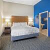 Отель La Quinta Inn & Suites by Wyndham Brownsville North, фото 18