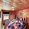 Отель Updated Parkway Retreat W/ Hot Tub & Game Room 3 Bedroom Cabin, фото 12