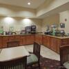 Отель Country Inn & Suites by Radisson, West Bend, WI, фото 9