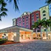 Отель Embassy Suites by Hilton Fort Myers Estero в Эстеро