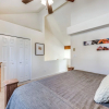 Отель Bright Townhome - 1 Mile to Downtown Cloudcroft, фото 6