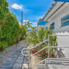 Отель South of Fifth Retreat, 5MIN Walk to Miami Beach, фото 1