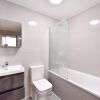 Отель Canary Wharf 2 Bedroom Flat With Parking, фото 10