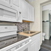 Отель Discount! Modern Ocean-side Studio, 1br/1bath, Hollywood, Free Parking + Bbq!, фото 1