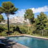 Отель Squarebreak - Villa facing the Sainte-Victoire, фото 2