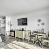 Отель Newly Renovated Oceanfront Studio w/ Beach Access, фото 9