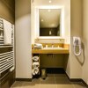 Отель Quality Suites Lyon 7 Lodge, фото 9