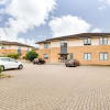 Отель Elegant Apartment in Milton Keynes near Snozone, фото 1