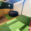 Отель Spacious 2-bed Apartment With Hot tub and Parking, фото 11