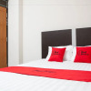 Отель RedDoorz @ Babakan Jeruk 2, фото 4