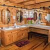Отель Wolfsong Lodge 5 Bedrooms 4.5 Bathrooms Cabin, фото 8