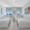 Отель Stunning 2BR 2BA  Bay Harbour with Pool, фото 4