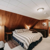 Отель 63mbr - Hot Tub - Bbq - Pets Ok - Wifi - Sleeps 6 2 Bedroom Home by RedAwning, фото 3