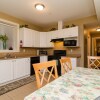Отель White Rock Beach Guest House, фото 16