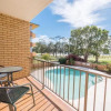 Отель Golden Shores Unit 3, 21 Landsborough Parade, фото 6