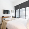 Отель MURRAY, 1BDR Fitzroy Apartment, фото 17