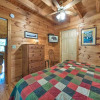 Отель Bear's Den 2 Bedroom Home with Hot Tub, фото 8
