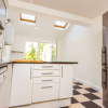 Отель The Queen Edith Place - Lovely 6BDR Home in Secluded Neighbourhood, фото 4