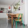 Отель 2 Bedroom Home in Kentish Town, фото 8