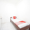 Отель OYO 93682 Blessing's Kediri Homestay, фото 2