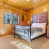 Отель Custom Built Cabin w/ Hot Tub SHR #33 by Bear Valley Vacation Rentals, фото 6
