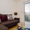 Отель Stunning 2 Bed Home + Balcony Overlooking Thames, фото 13