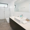 Отель Views from Red Hill Modern and Spacious Split Level Executive 3BR Red Hill Apartment Close to CBD, фото 7